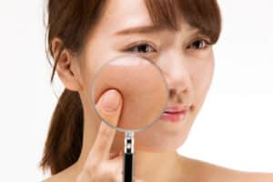 Enlarge the woman's cheeks with a magnifying glass.