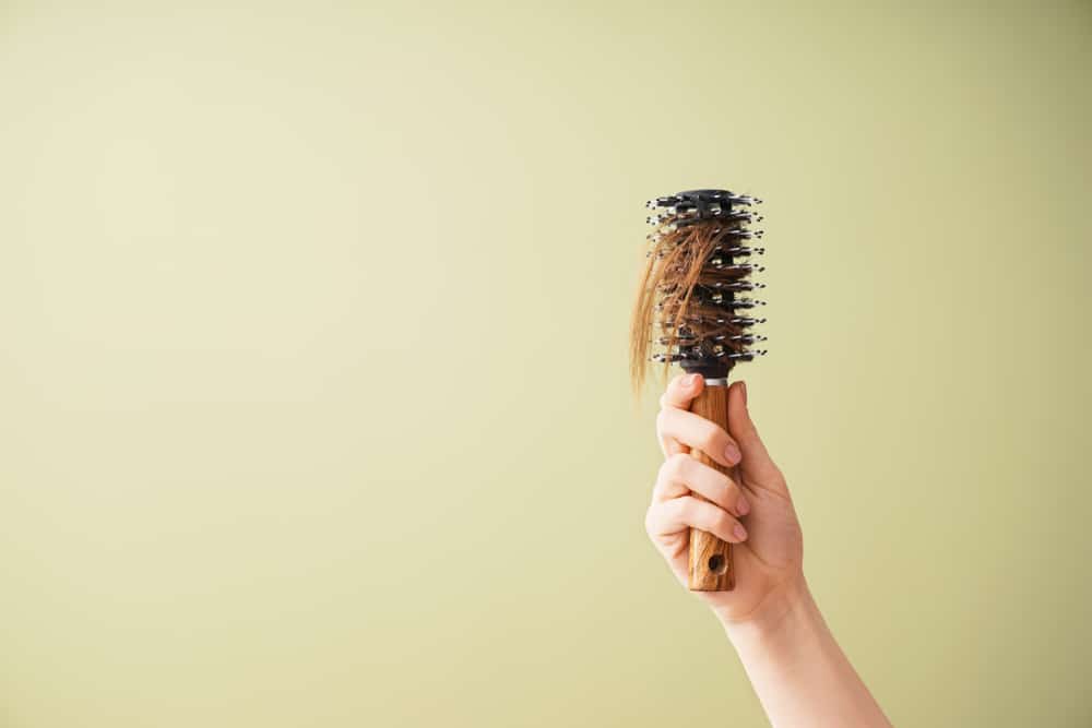 Hand,Of,Woman,With,Hair,Loss,Problem,Holding,Brush,On